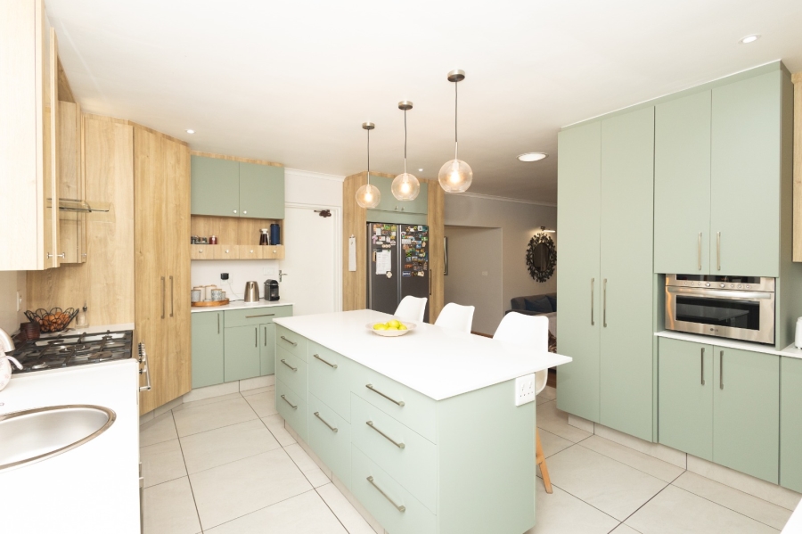 To Let 5 Bedroom Property for Rent in Vierlanden Western Cape